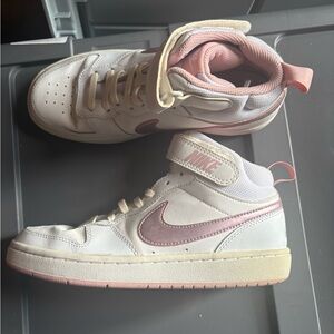 Nike Girls Court Borough Mid 2 CD7782-105 White Basketball Shoes  Sz 5.5y